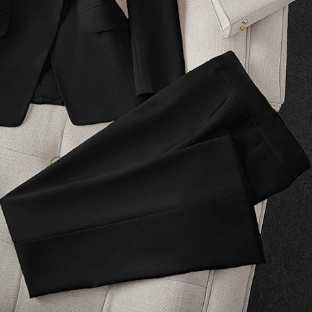 Conjunto profesional de blazer y pantalón para mujer - Traje de dos piezas premium, nueva colección Otoño 2026, chaqueta blazer slim fit para uso business casual. pantalones negros imagen 1