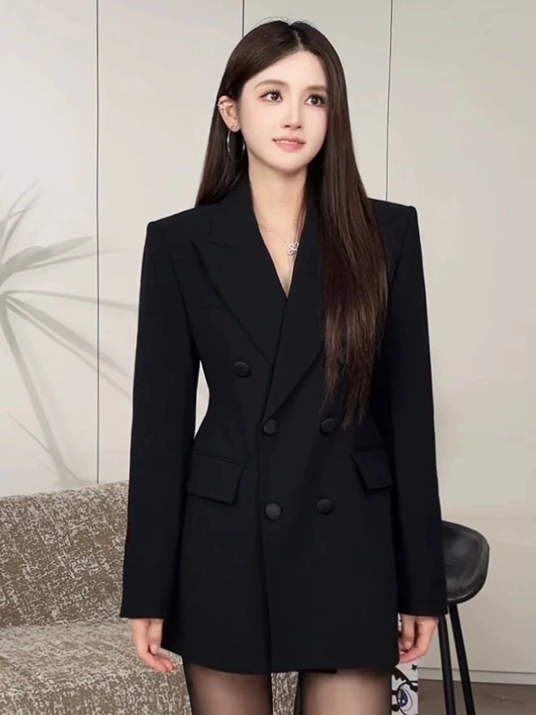Blazer negro de corte medio para mujer 2026: estiliza, ideal para primavera, favorece la figura, elegante, de alta gama y confeccionado a medida. negro imagen 1