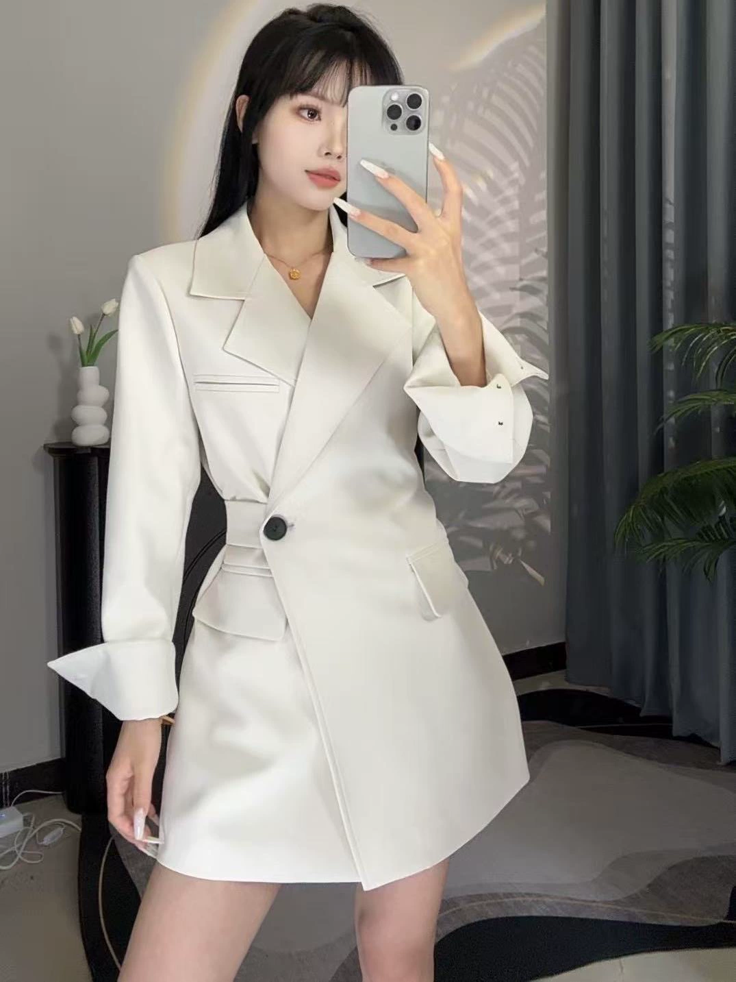 Blazer de mujer - Nueva colección Otoño 2026: favorecedor, corte de diseñador, rejuvenecedor, con caída, estilo midi superventas - Elegancia ejecutiva y ambiente socialité. Blanco roto imagen 1