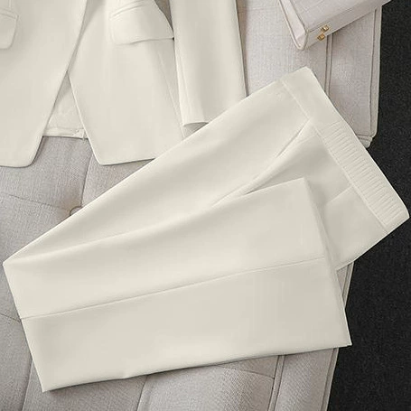 Conjunto profesional de blazer y pantalón para mujer - Traje de dos piezas premium, nueva colección Otoño 2026, chaqueta blazer slim fit para uso business casual. Pantalones color hueso imagen 1