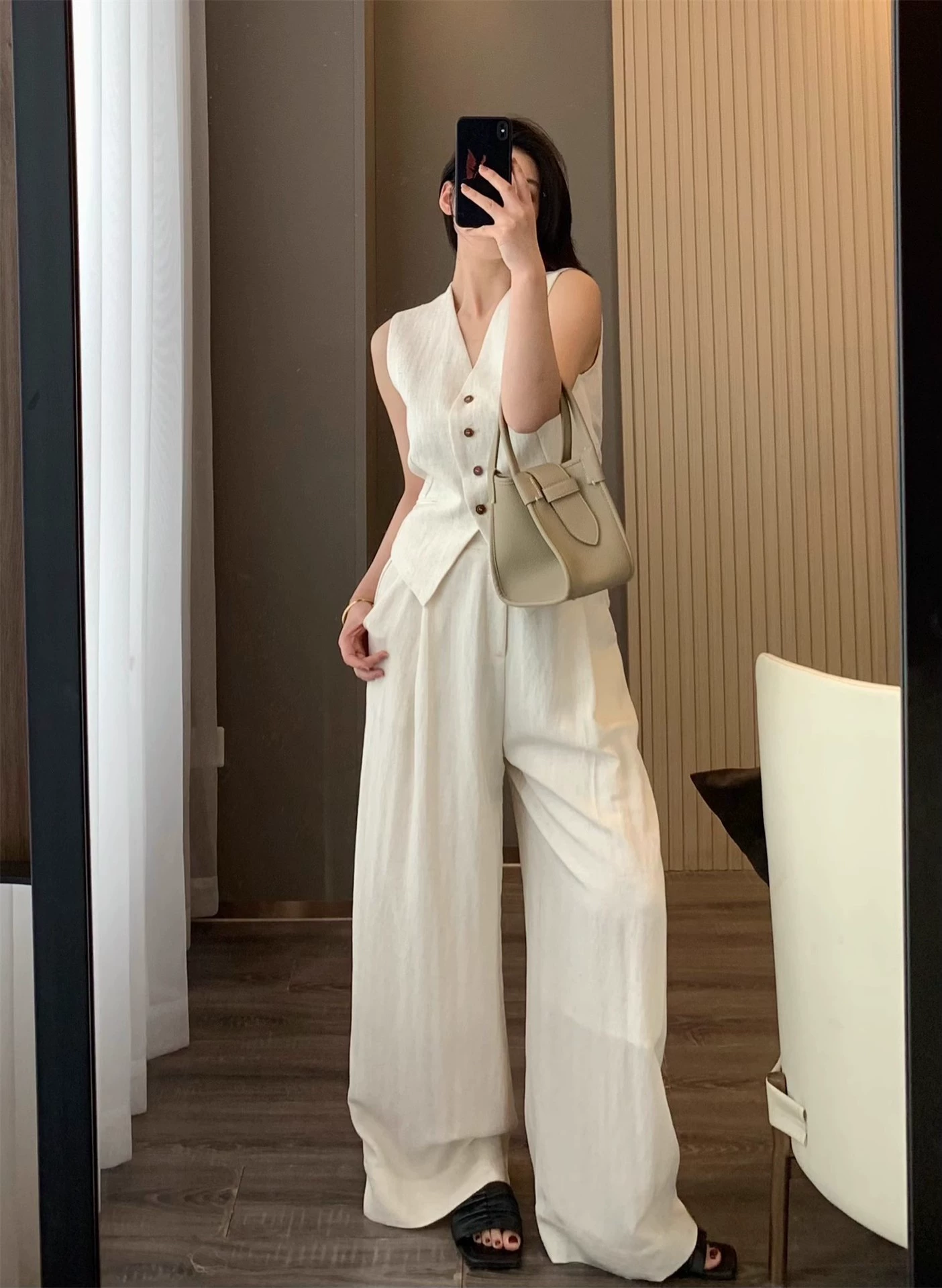 Traje de lino Tencel sin mangas, elegante, estilo "old money" de verano 2026, chaleco de moda, pantalones holgados, conjunto de dos piezas para mujer. Traje de chaleco color hueso imagen 1