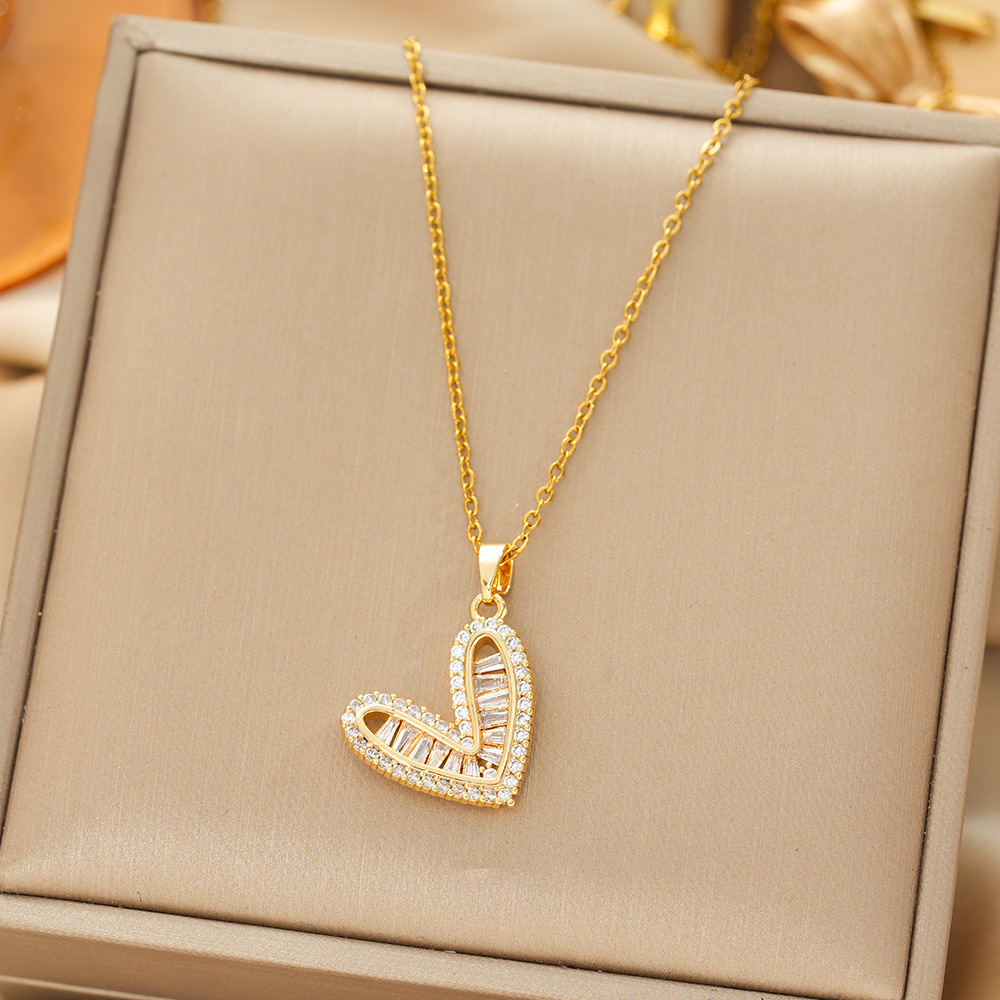 Collar de Acero de Titanio Chapado en Oro de 18K con Microengaste XL8366 Corazón de Circonita Dorada imagen 1