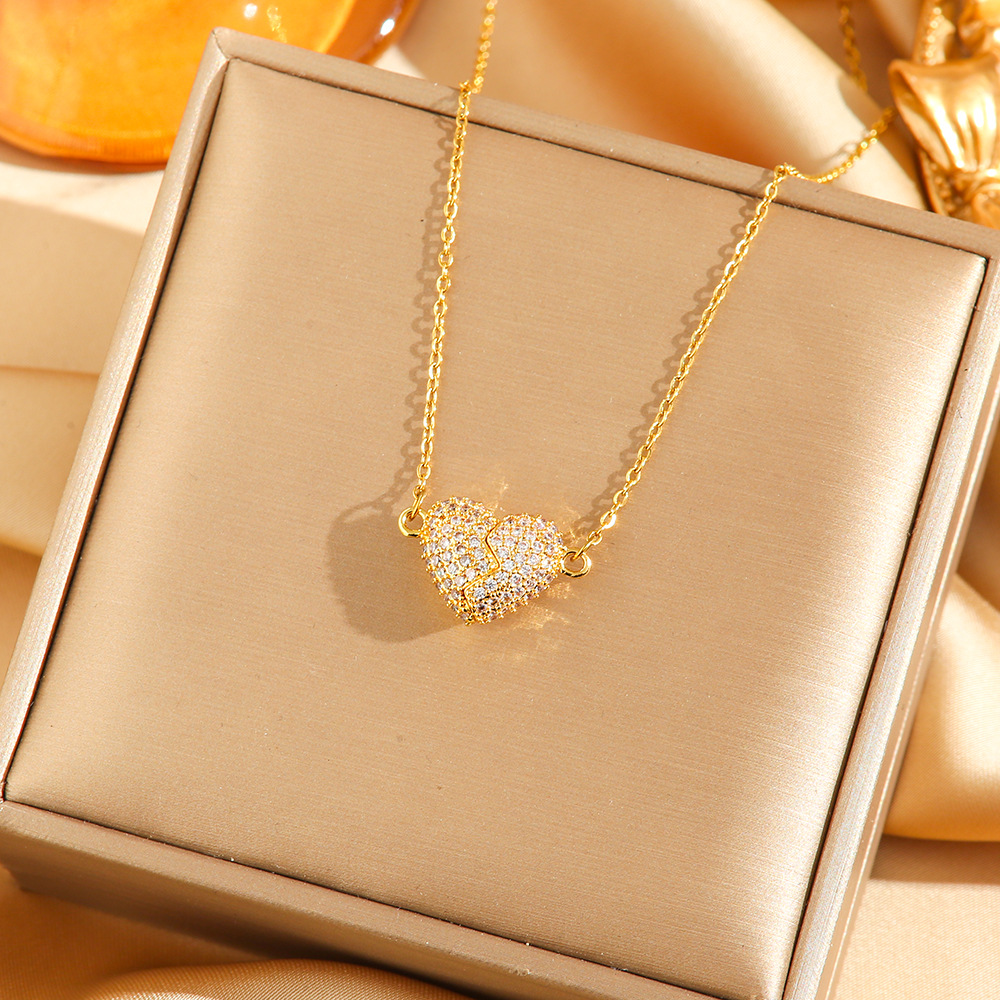 Collar de Acero de Titanio Chapado en Oro de 18K con Microengaste XL8351 Corazón Magnético Oro imagen 1