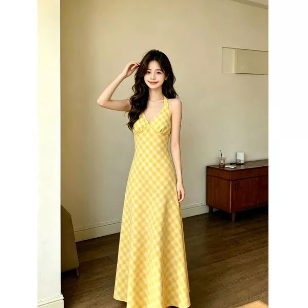 Vestido Maxi a Cuadros Amarillo Dopamina: Estiliza, Suave y Elegante. Vestido Halter con Escote en V para un Ambiente Relajado y Vacacional. Color de la imagen imagen 1