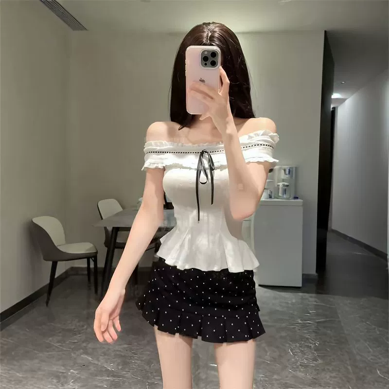 Camiseta de un solo hombro sin mangas para mujer, estilo "pure lust" en jacquard, ideal para chicas con estilo. Nueva colección de verano. Diseño moderno y favorecedor que estiliza la figura. ¡Un toque de diseño en tus tops! Blanco imagen 1