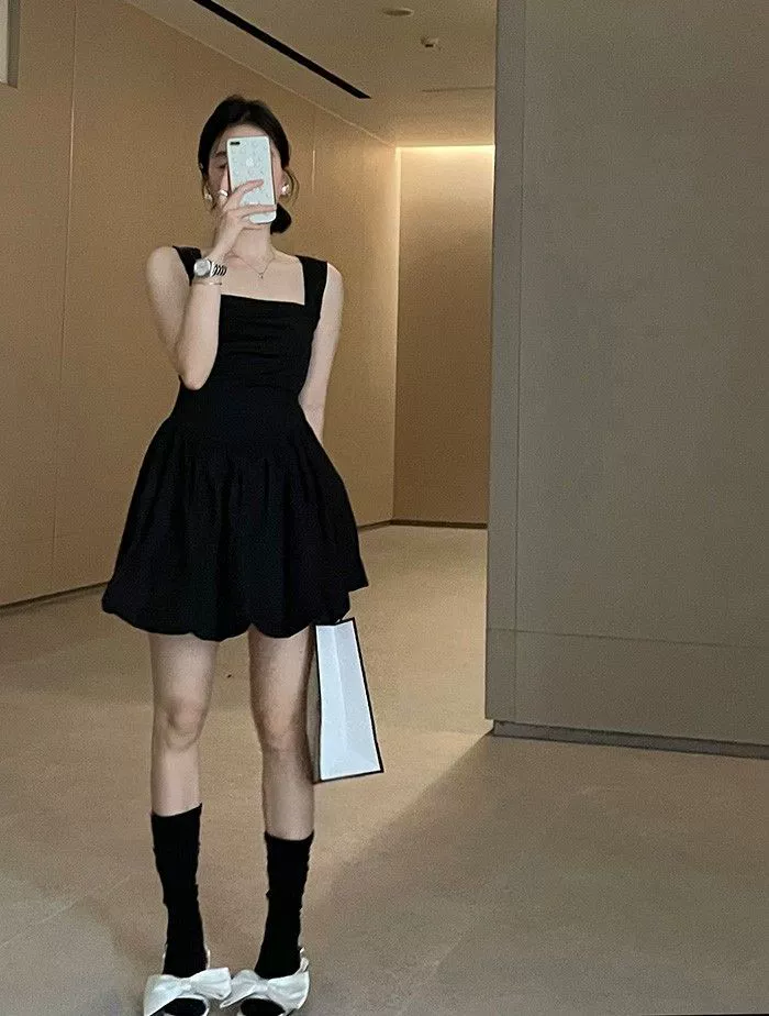 Vestido con tirantes para chica, dulce y picante, hada femenina, falda hinchada elegante francesa, falda blanca sin mangas a la cintura, a la moda negro imagen 1