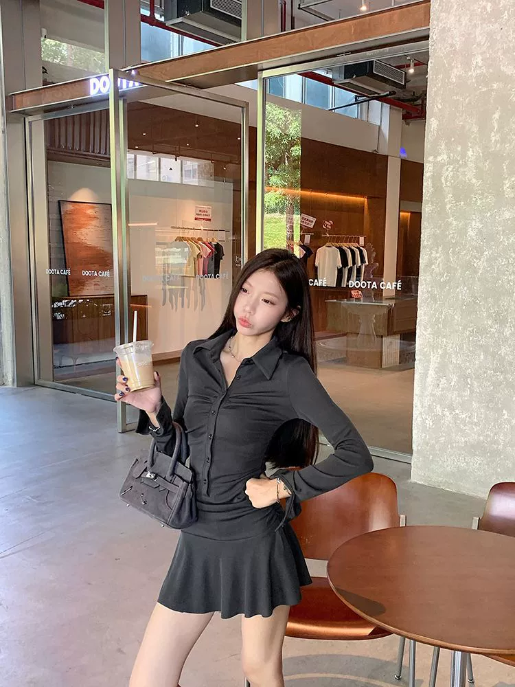 Vestido de manga larga con cuello polo americano para mujer, vestido camisero de cintura ajustada, nueva colección de principios de otoño 2026, pequeño vestido negro, falda corta. negro imagen 1