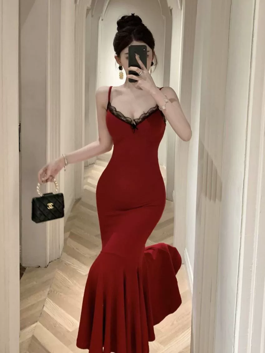 Vestido de tirantes con cuello en V francés Pure Desire 2026. Nuevo vestido de corte bajo para chica sexy y socialité, falda larga de cola de pez. rojo imagen 1