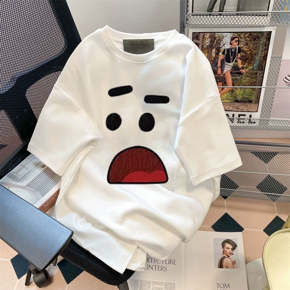 Camiseta de manga corta Snoopy de dibujos animados de estilo coreano - Unisex, traje de pareja, top versátil, moderno y elegante, camiseta de moda transpirable. Sorpresa Blanca de Manga Corta en Seda de Hielo imagen 1