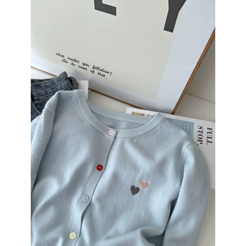 Cárdigan de punto bordado estilo Dopamine Academy - Nueva prenda exterior suave y gruesa de otoño/invierno para mujer, con botones, corte holgado y versátil azul claro imagen 1
