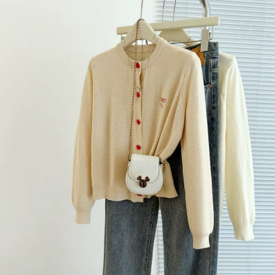 Cárdigan de punto de manga larga con lazo bordado para mujer, otoño/invierno 2025, camiseta base de capa interior, suéter, top corto color avena imagen 1