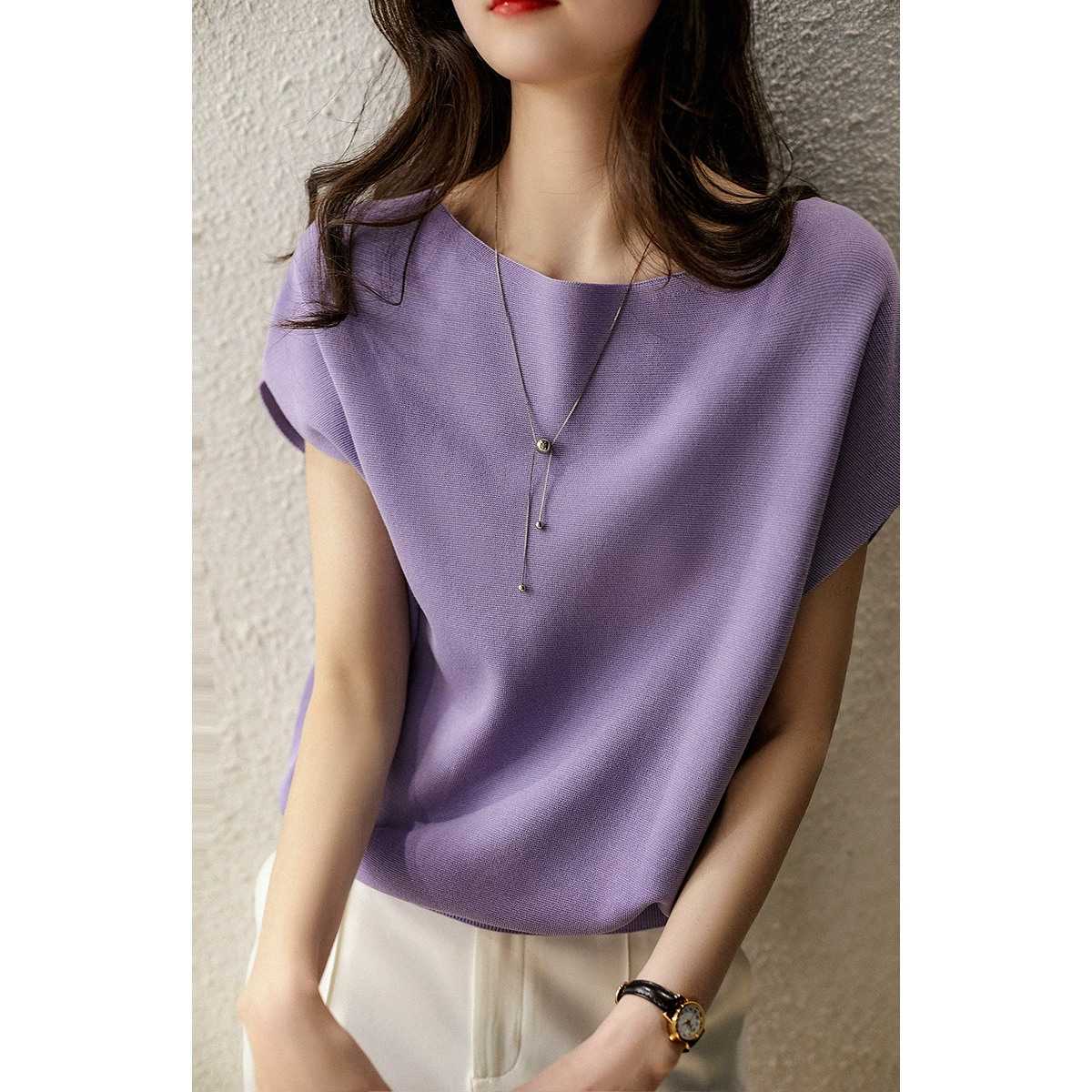 Camiseta de manga corta para mujer, nuevo estilo verano 2024, cuello redondo, mangas de murciélago, versátil, elegante, cuello de una línea, top de punto, mangas largas Púrpura imagen 1