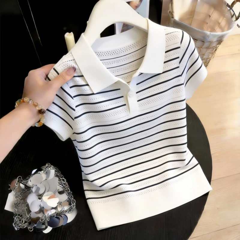 Camisa de punto de manga corta con cuello POLO FrenchStripes para mujer, nueva colección primavera-verano 2026. Diseño innovador con aberturas que estilizan la figura. Tops. Color de la imagen imagen 1