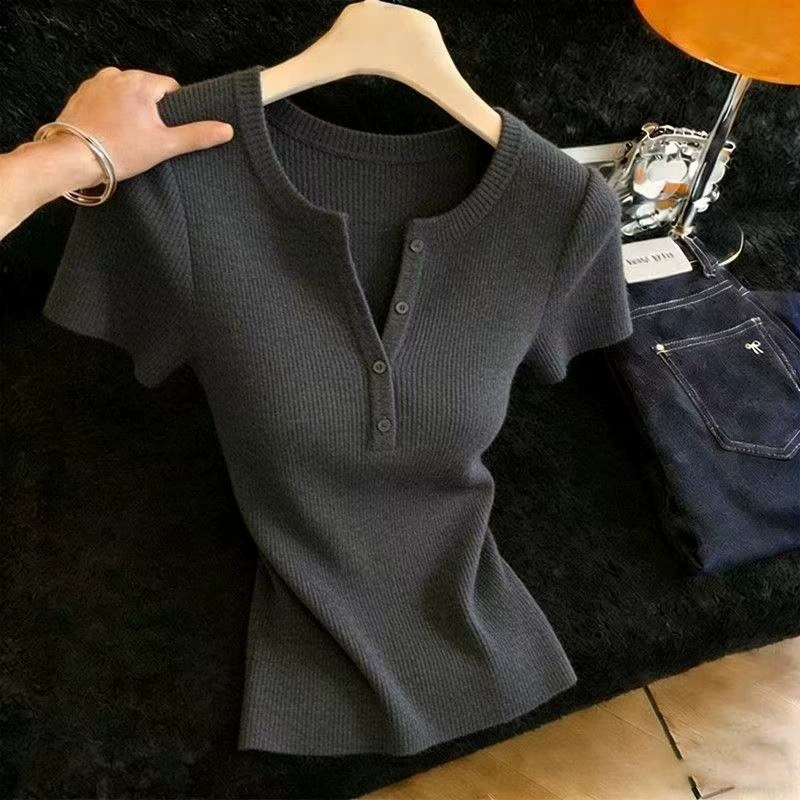 Camiseta de manga corta para mujer, gris, de hombros rectos, de belleza única, Primavera/Verano 2026, corte ajustado, top con cintura ceñida, blusa de punto de seda helada. gris imagen 1