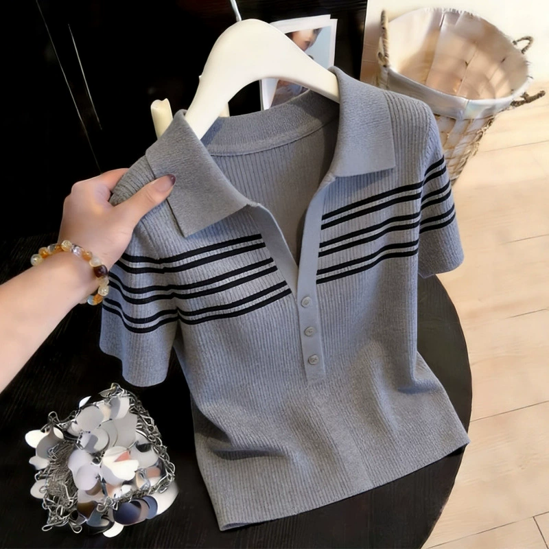Polo de manga corta para mujer, colección primavera/verano 2026 - Nuevo diseño, corte premium, top de punto a rayas de manga corta. gris imagen 1