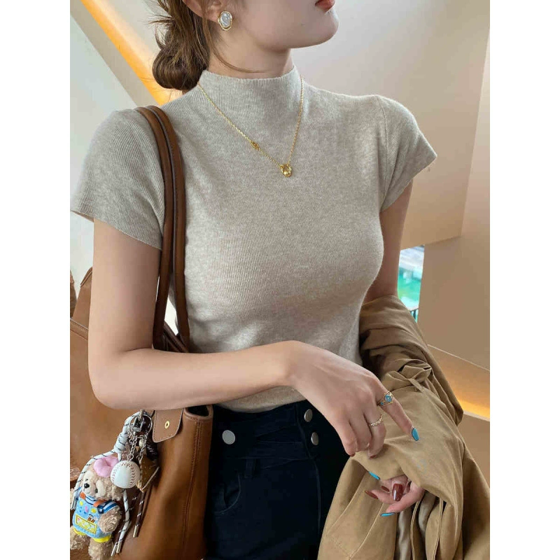 Camiseta gris de manga corta con cuello medio alto para mujer 2025 verano nuevo estilo delgado top de punto de alta gama Colores de avena imagen 1