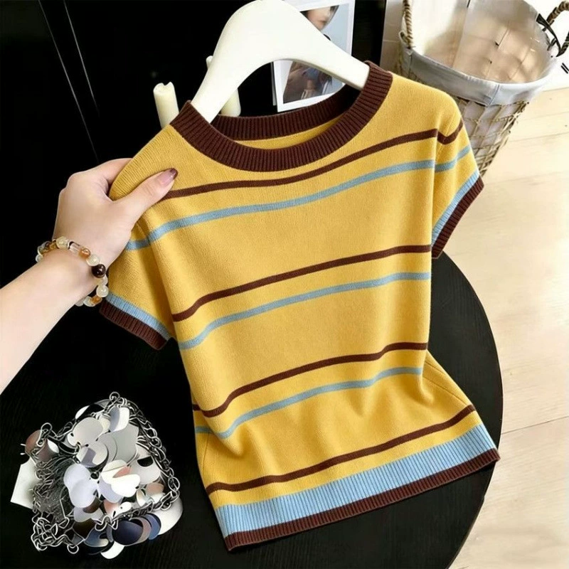 Camiseta de manga corta de punto de seda helada con cuello redondo y bloques de color a rayas para mujer, verano 2026, corte holgado, adelgazante, antiedad, top de moda. Color de la imagen imagen 1