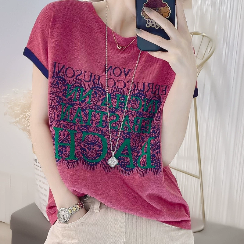Camiseta de punto de manga corta con estampado de letras en bloques de color, estilo europeo, moderna y resistente, para mujer, moda de verano 2024. Rosa Roja imagen 1