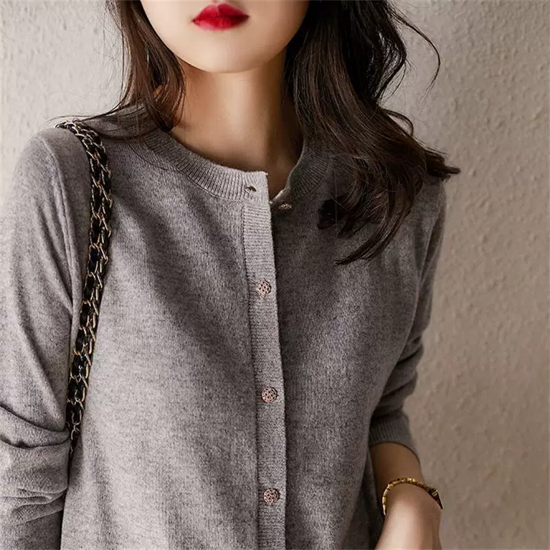 Cárdigan de punto con cuello redondo para mujer, otoño 2024, suéter tipo chal de manga larga, holgado y elegante para el trabajo y el día a día. Gris claro imagen 1