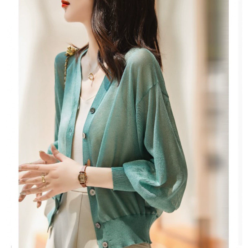 Estilo francés delgado con cuello en V manga de soplo suéter de la moda de primavera de las mujeres que adelgazan nicho casual Camisa de protección solar superior Lago Verde imagen 1