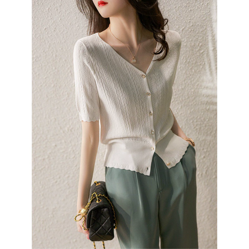 Cárdigan con cuello en v para mujer, nuevo diseño, suéter de punto de nicho, camisa de aire acondicionado de moda de color sólido, top de seda de hielo hueco coreano Blanco imagen 1