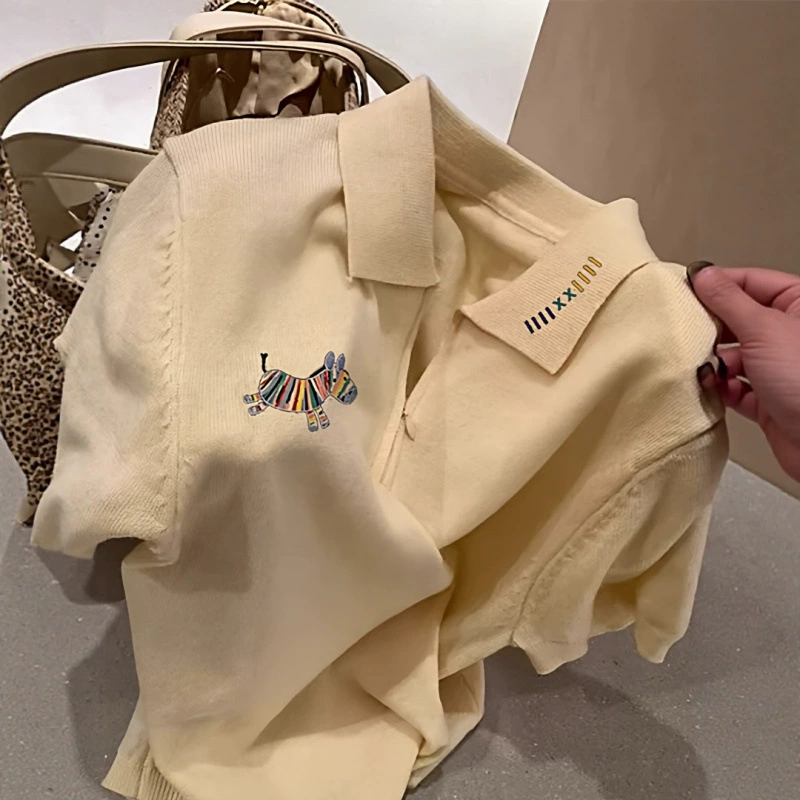 Camiseta de manga corta de seda helada color amarillo cremoso para mujer, estilo europeo primavera/verano 2026, top de punto antiedad, único y chic, versátil y fácil de combinar. albaricoque imagen 1