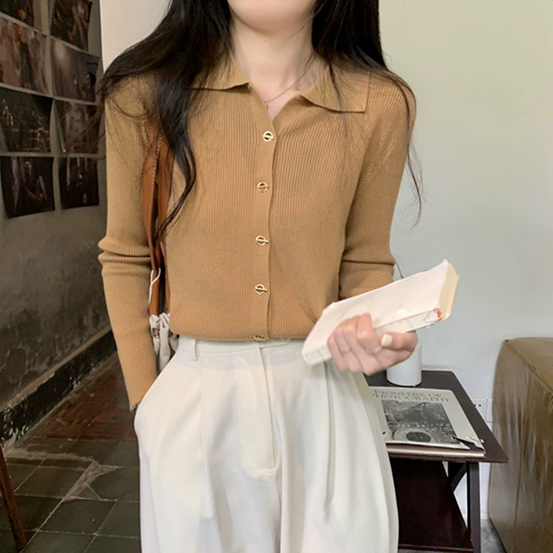 Camisa básica con cuello polo para mujer, primavera y otoño, diseño ajustado, suéter tipo cárdigan, top de punto, top de principios de primavera para ir al trabajo. Caqui imagen 1