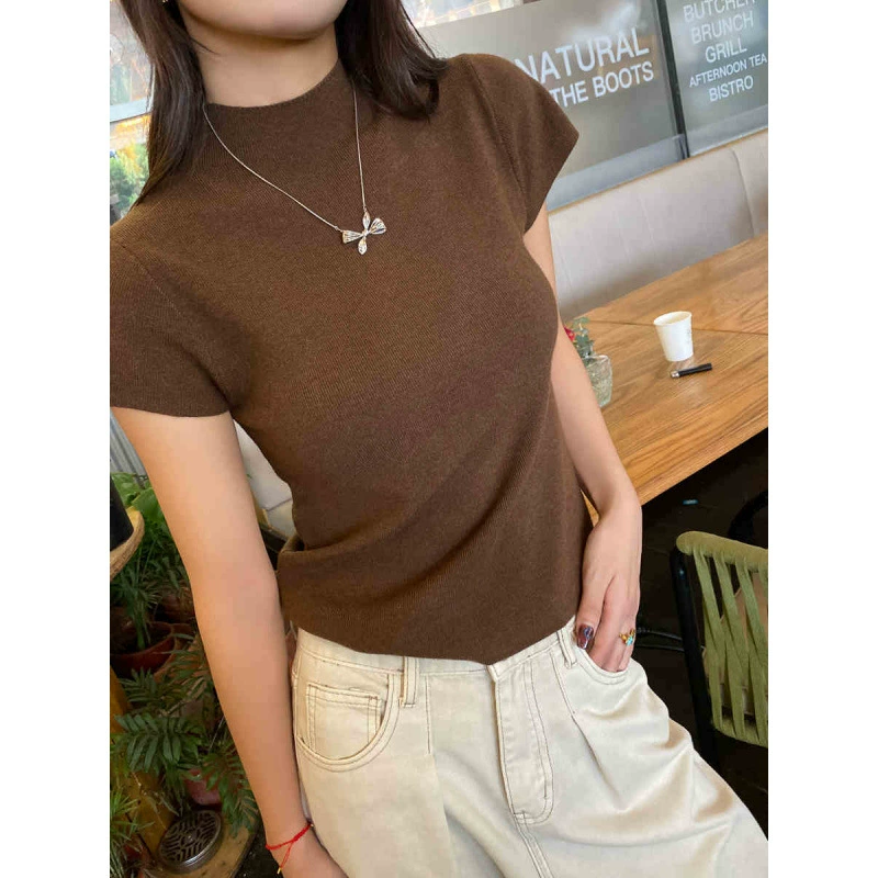 Camiseta gris de manga corta con cuello medio alto para mujer 2025 verano nuevo estilo delgado top de punto de alta gama Marrón imagen 1