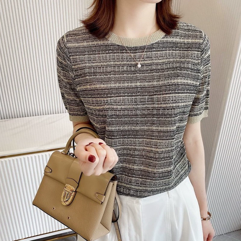 Top de punto de manga corta a cuadros para mujer Verano nuevo elegante luz de lujo Lady Slim fit versátil adelgazante slim fit camiseta más joven Negro y gris imagen 1