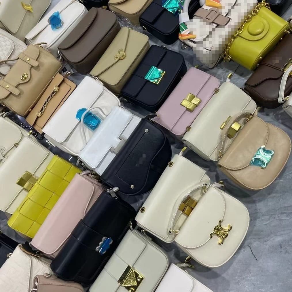 Bolsos de cola de comercio exterior, bolsos de mujer transfronterizos, lotes mixtos de exportación, puestos, cadena diagonal, pequeños paquetes cuadrados, suministro único de cola al por mayor imagen 1