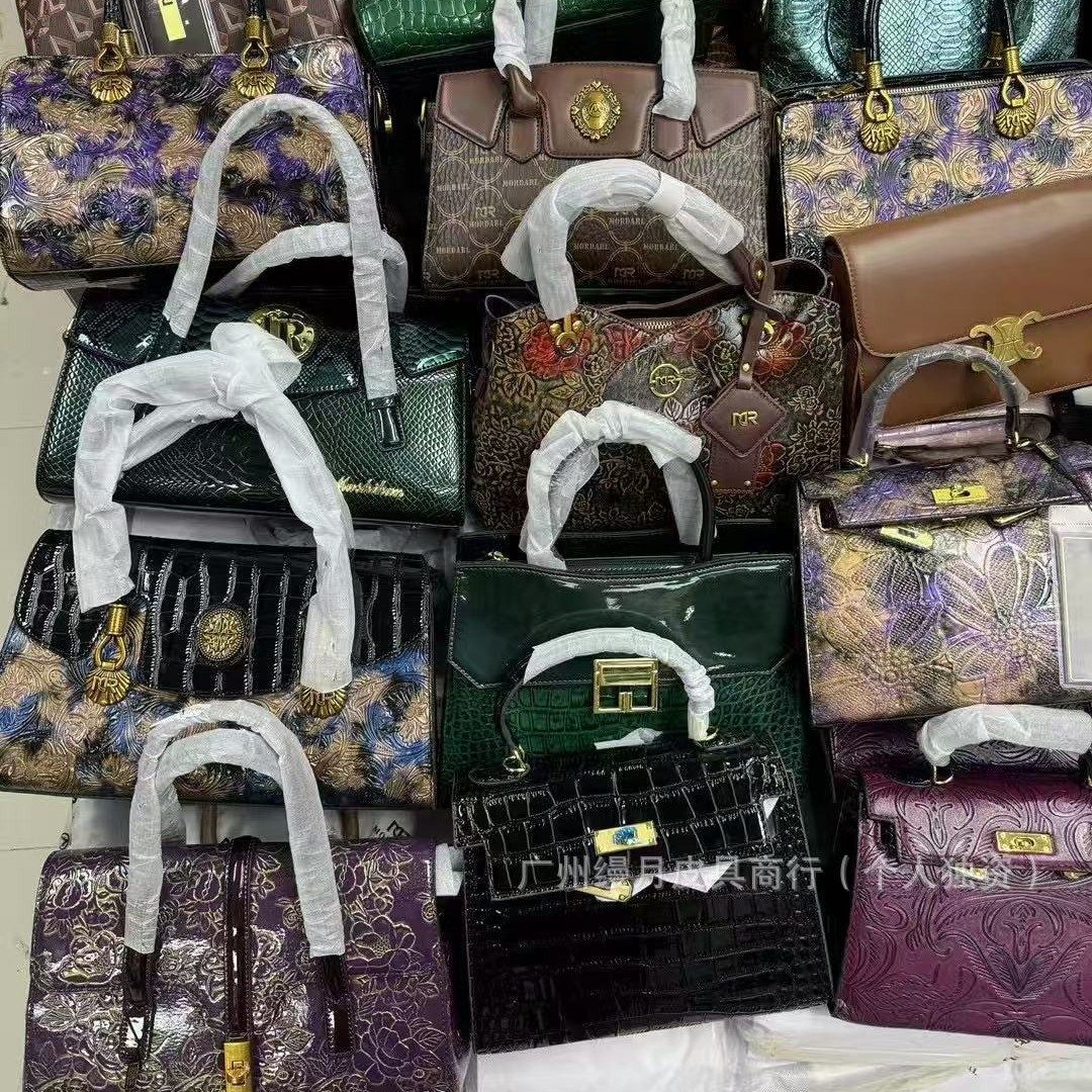 Bolsos de Mano Tipo Satchel Estructurados con Herrajes Metálicos imagen 1