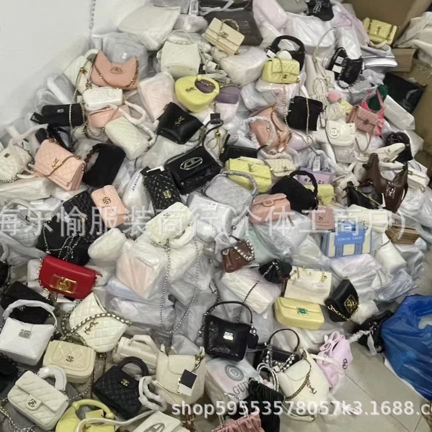 Comercio exterior transfronterizo, venta al por mayor de bolsos, bolsos varios, pedido final, puesto callejero, transmisión en vivo, suministro de inventario de fábrica, liquidación de bolsos cruzados imagen 1
