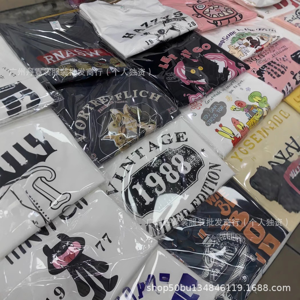 Lote Surtido de Camisetas Gráficas de Algodón con Estampados Vintage imagen 1