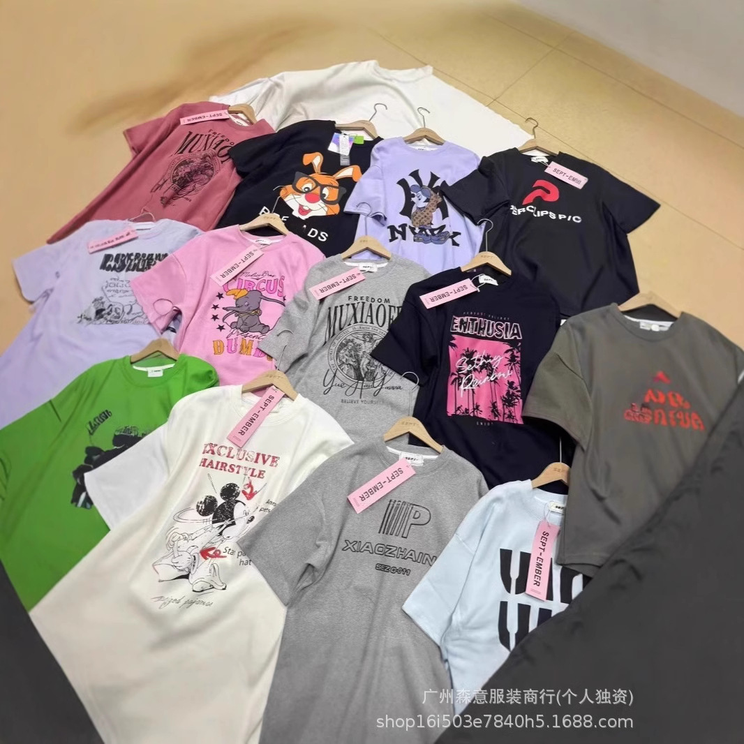 Lote de Camisetas Gráficas de Manga Corta con Estampados Modernos imagen 1