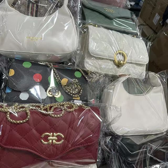 Lote Mayorista de Carteras y Bolsos Pequeños de Cadena de Alta Calidad imagen 1