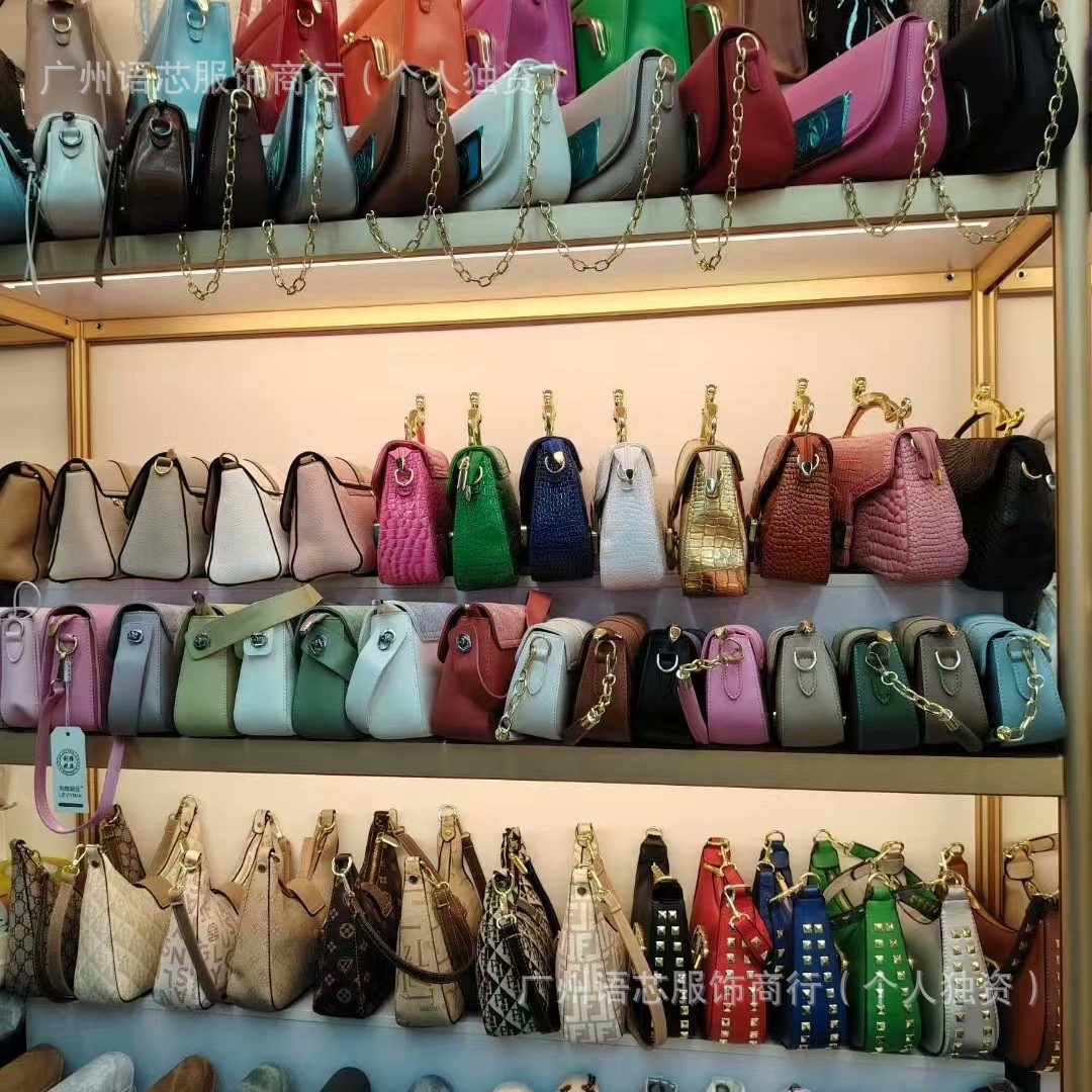 Lote de Bolsos de Hombro en Gama Completa de Colores Pastel y Vivos imagen 1